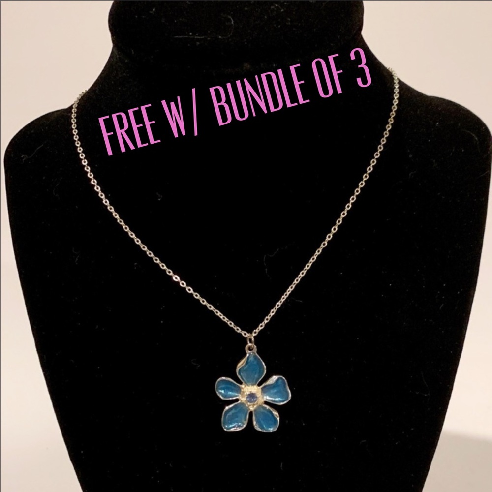 ✅ FREE w/ Bundle of 3!   Blue Daisy Necklace